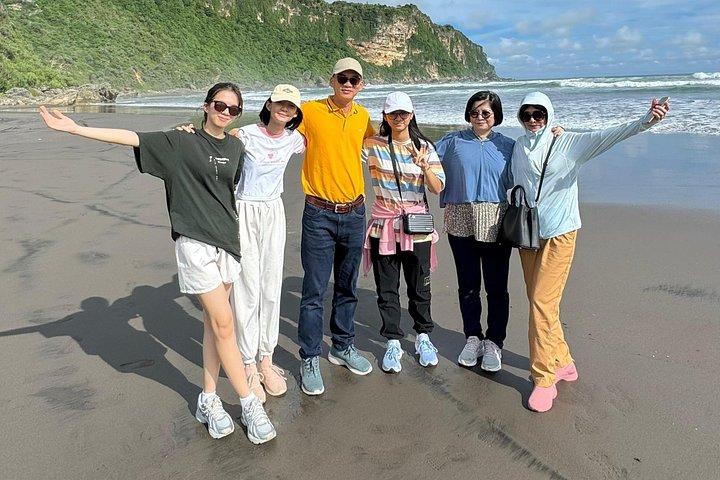 1-Day Private Yogyakarta Car Charter with Experienced Driver