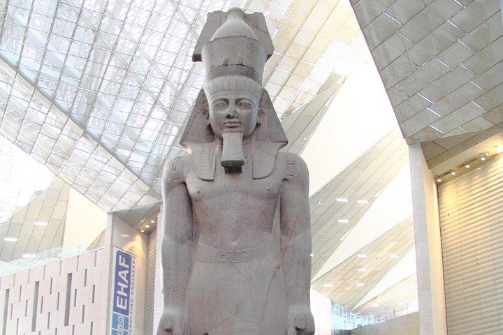 ギザのピラミッドと新しい大エジプト博物館GEM終日ツアー