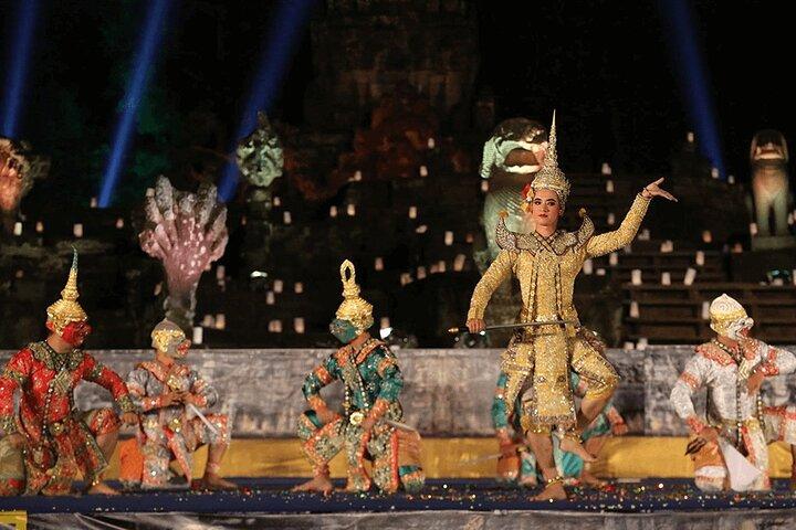 Siem Reap: Amazing Apsara Dance Show with Dinner &Hotel Transfers