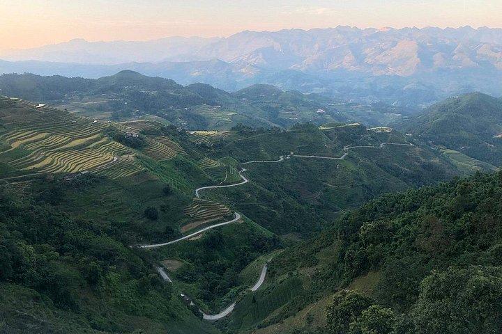 ハザンとバンジョックの滝を経由してバ・ベ湖へハノイ6日間ツアー