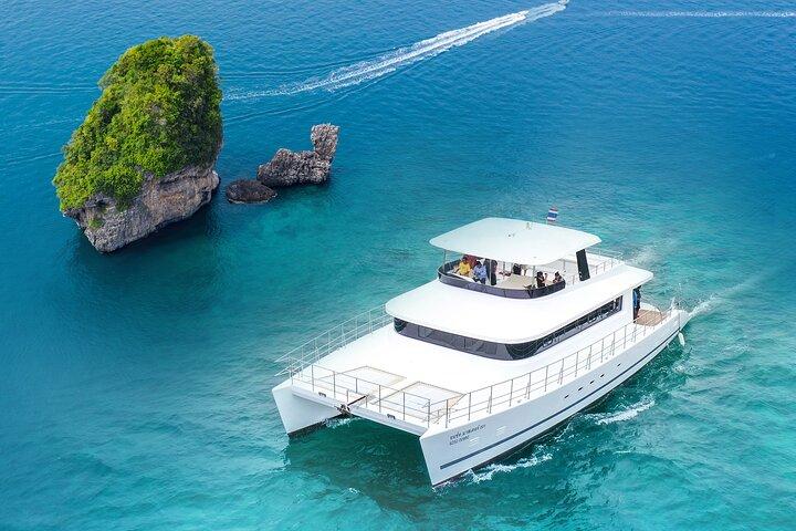 Phuket : Isla James Bond y bahía de Phang Nga en Premium Yacht