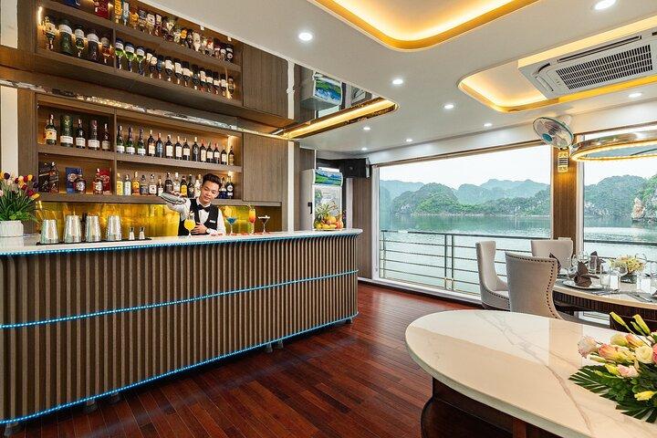 De Hanoi: Luxo Halong Bay Day Cruise com almoço buffet, caverna