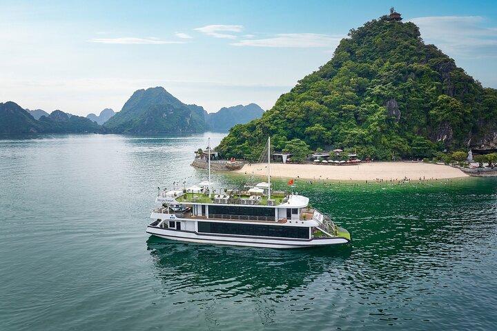 From Hanoi: Luxury Halong Bay Day Cruise with Buffet Lunch, Cave