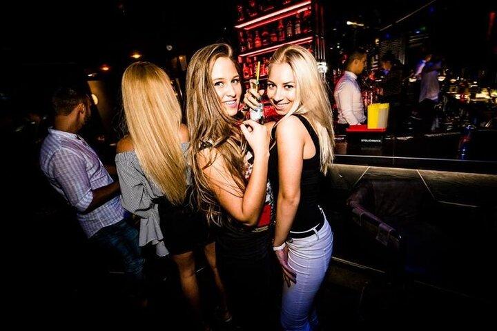 Budapest Pub Crawl & Ruin Bar Tour – Tiros gratis y entrada VIP