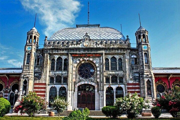 Walking Tour of Antique Markets in Istanbul