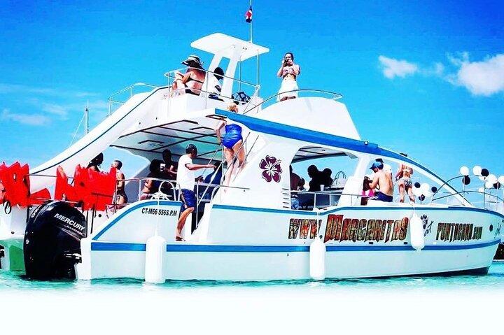 Fiesta en Crucero Privado con Bebidas y Snorkeling en Punta Cana