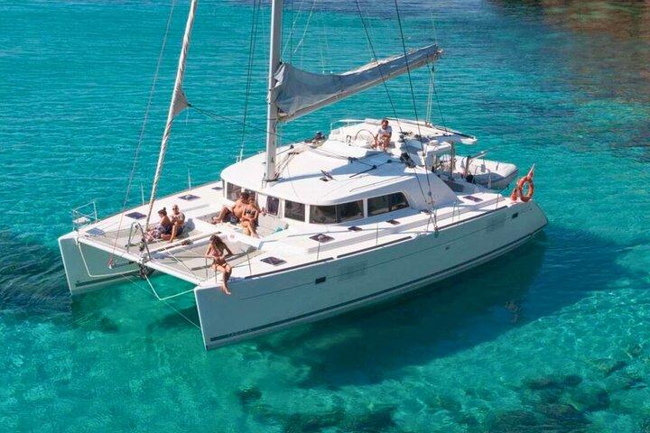 Kos: Catamarano Piccolo Gruppo Gita di un'intera giornata con Pasto, Bevande, Nuotare