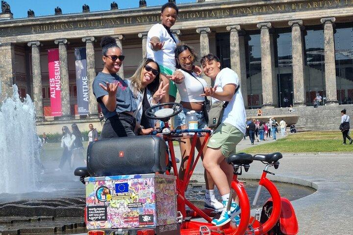Party- och ölcykel privat sightseeingtur Berlin med upphämtning