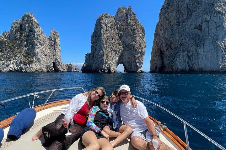 Passeio privado diário de barco em Capri