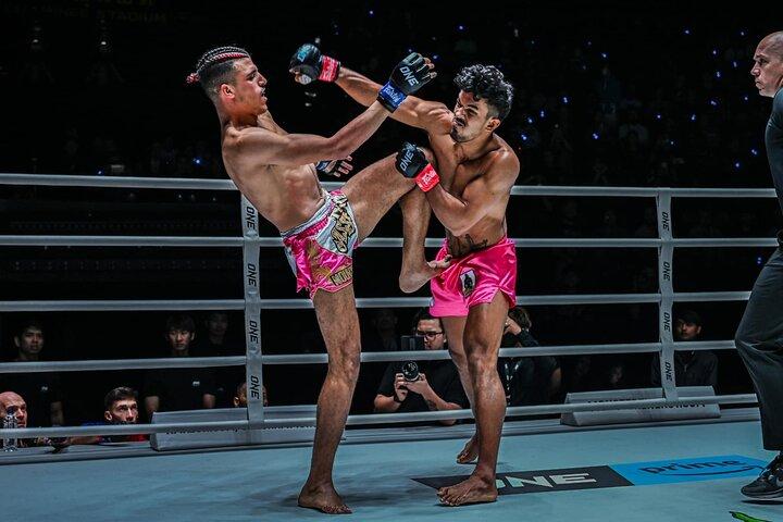 Explosión de locura tailandesa del viernes en el Lumpinee Stadium Bangkok
