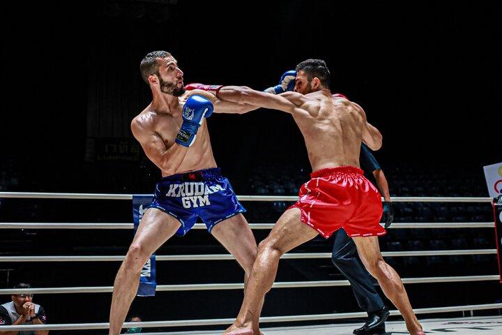 Freitag Muay Thai Madness Explosion im Lumpinee Stadium Bangkok