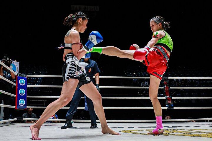 Freitag Muay Thai Madness Explosion im Lumpinee Stadium Bangkok