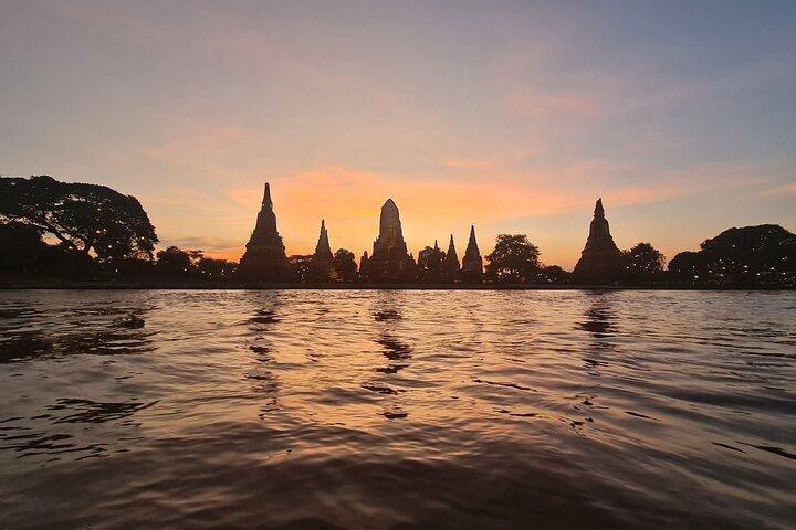 Tour Privado : Ayutthaya Paseo turístico y atardecer en barco