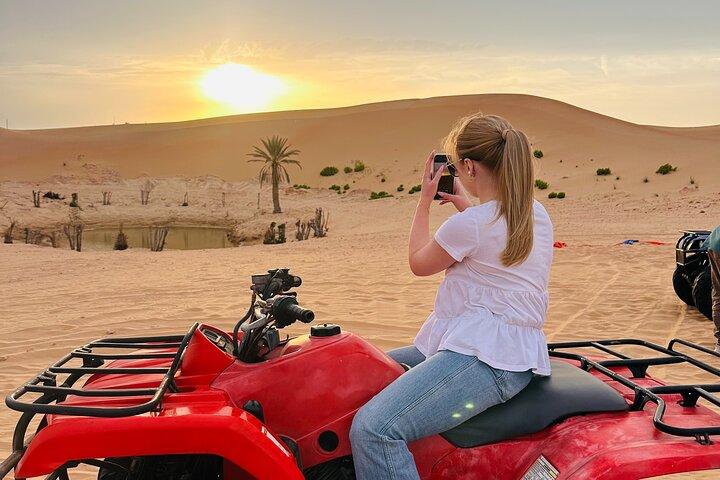 Expérience de quad dans le désert à Abu Dhabi – Visite guidée