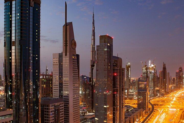 Tour della città di mezza giornata di Dubai e Abu Dhabi da Abu Dhabi