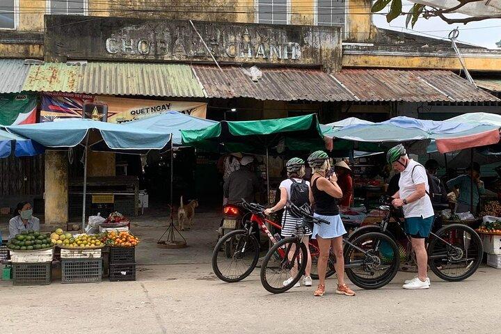 Hue Cycling Tour Thanh Toan Bridge An Bang Village Cidade do Fantasma