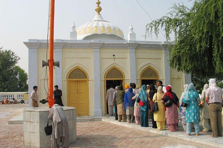Gurdwara Sacha Sauda Nankana Sahib e Hiran Minar Tour de 1 Dia