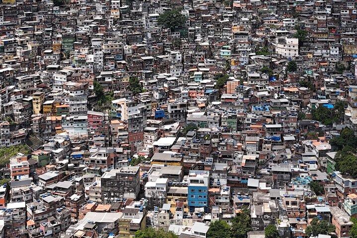 Autêntica experiência de caminhada em Rocinha Favela com um Guia local
