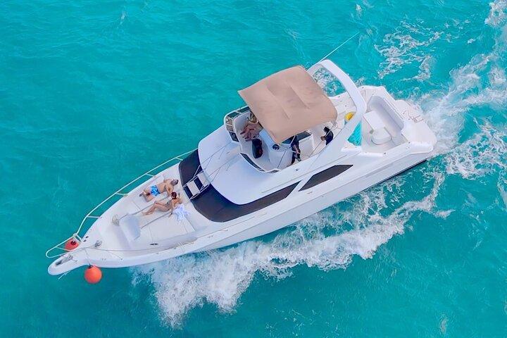 Renta de Yate de 48 pies en Cancún para hasta 15 personas