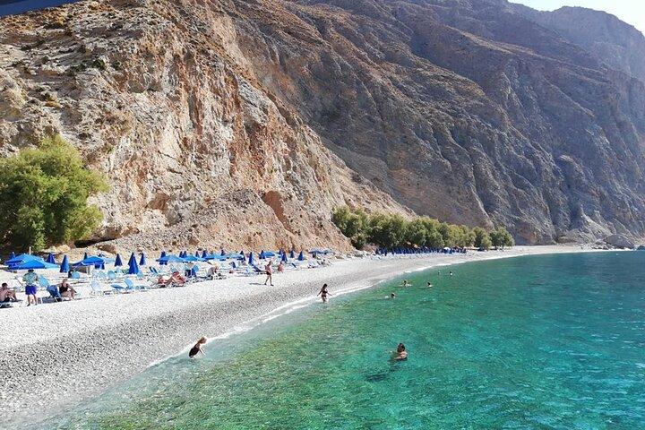 Loutro a aldeia escondida no sul e Glyka Nera Beach