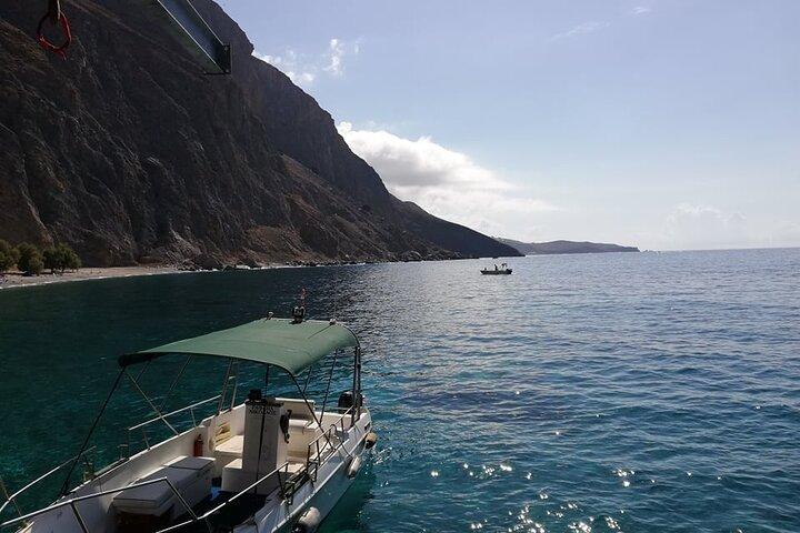 Loutro a aldeia escondida no sul e Glyka Nera Beach