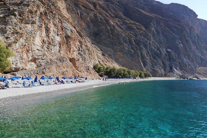 Loutro a aldeia escondida no sul e Glyka Nera Beach