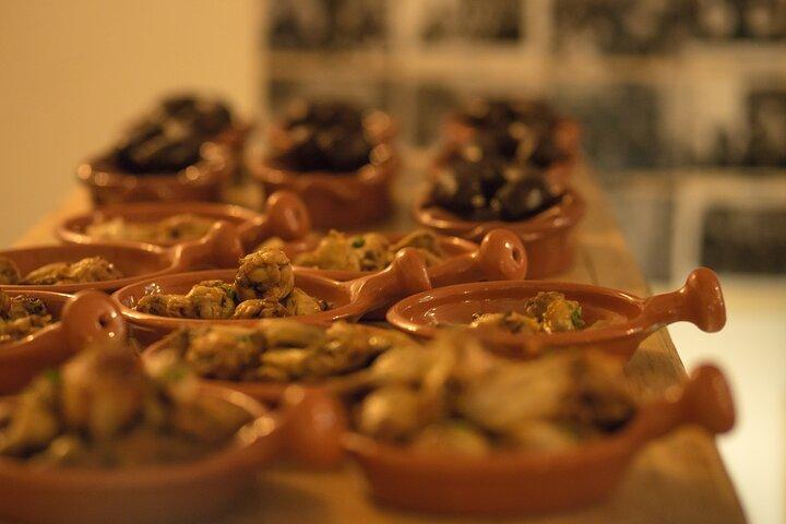 Lisbon : Tapas & Drinks with Fado Live Performance （リスボン：タパス＆ドリンク＆ファドライブパフォーマンス）