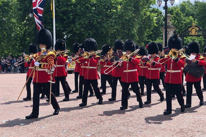 Visita ao Palácio de Buckingham e troca de guarda