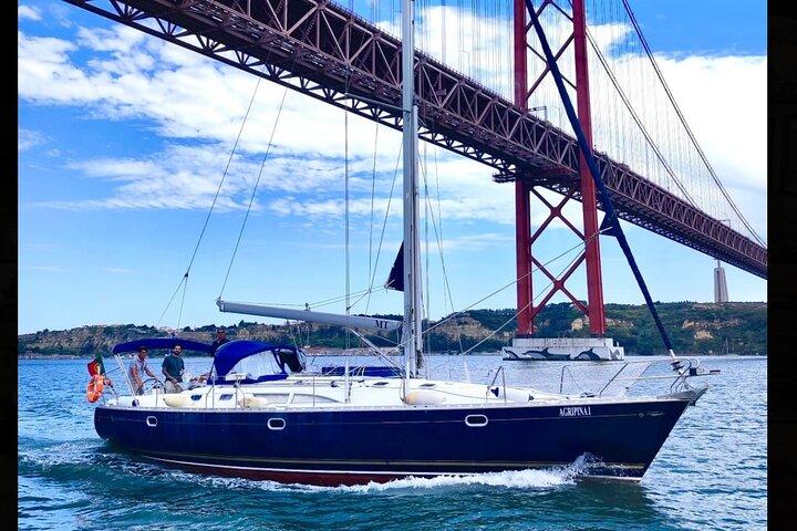 Sunset sailboat tour in Lisbon with green wine