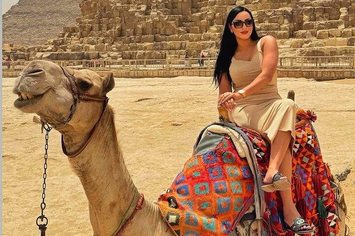 Private Tour to Pyramids with Professional Photographer