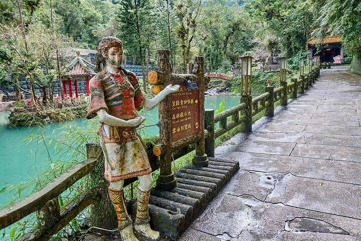 烏来ネイチャーツアー: 観光列車、滝、先住民料理