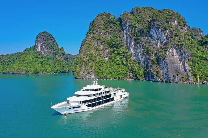 Top Halong Bay Luxustour: Sea Octopus Tagestour von Hanoi