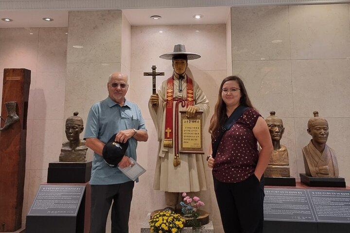 Visite privée à pied de l'église catholique de Séoul Myeongdong