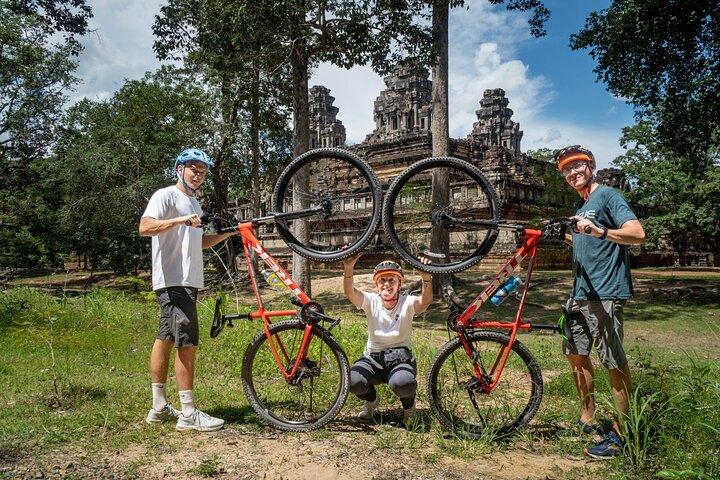 昼食付きアンコール・バックロードのサイクリング／E-Bikeまたはトゥクトゥク