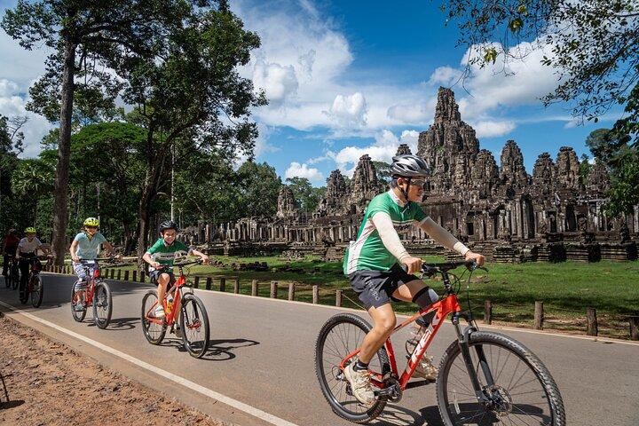 昼食付きアンコール・バックロードのサイクリング/E-Bikeまたはトゥクトゥク