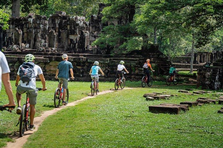 昼食付きアンコール・バックロードのサイクリング／E-Bikeまたはトゥクトゥク