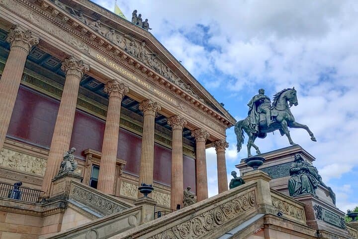 Berlin Museum Island Tour: Courtyards & Hidden Stories