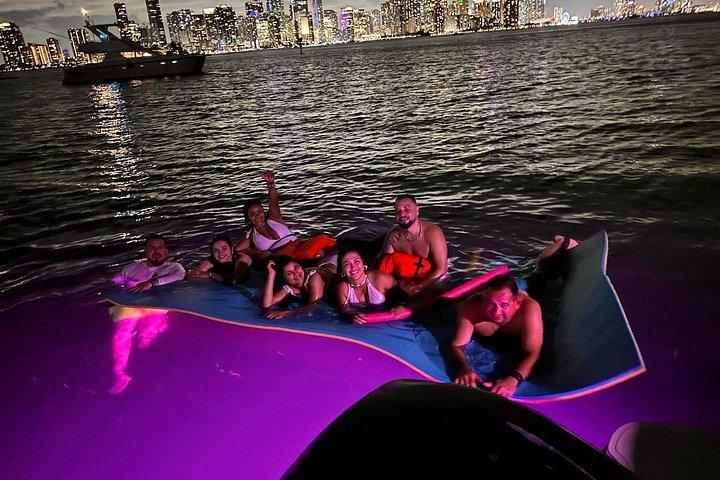 Miami Privat Bådudlejning med Champagne, Sandbars & Floating Mat