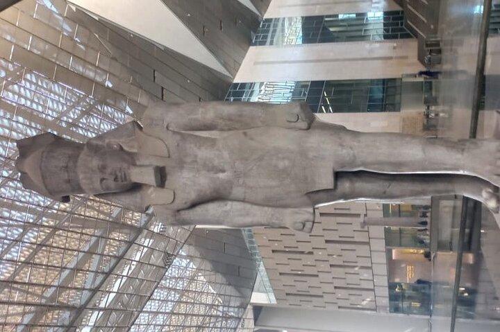 Pyramides de Gizeh, Grand Musée égyptien et déjeuner