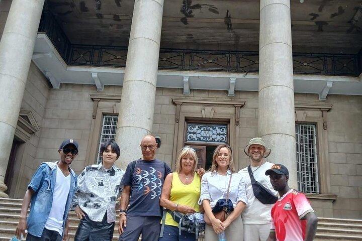 ナイロビの歴史・文化・近代都市散策ツアー