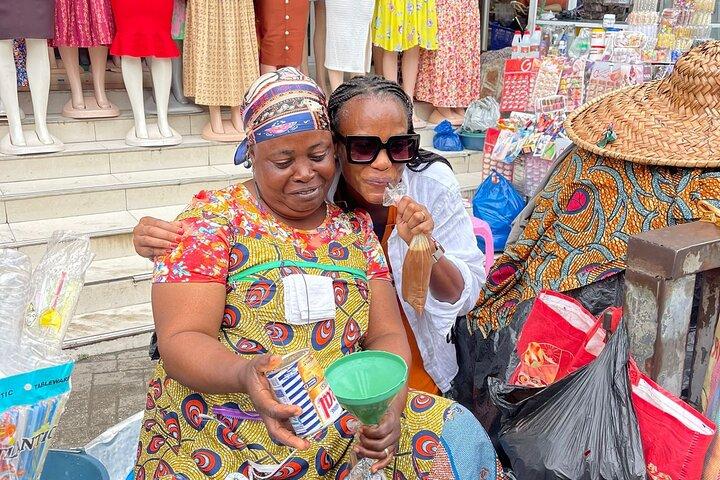 Tour gastronómico al mercado de Accra Makola con almuerzo completo