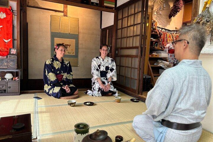 Un'esperienza unica di kimono antico e cerimonia del tè in inglese