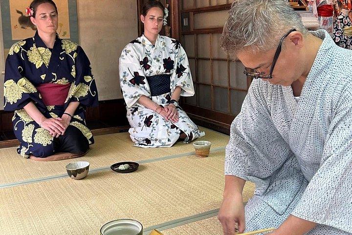 希少価値の高いアンティーク着物と茶道体験