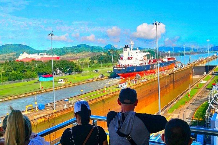 美しいパナマ運河ツアー-ビジターセンター＆カナルゾーン