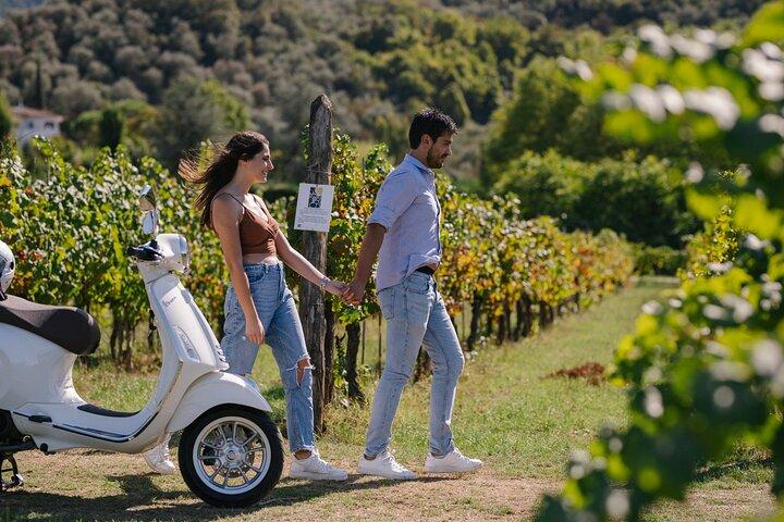 Vespa Self Guided Tour dans la campagne de Lucques
