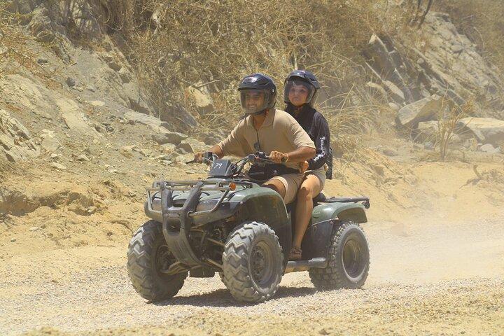 ロス カボスの第 2 アーチを探索する ATV ツアー