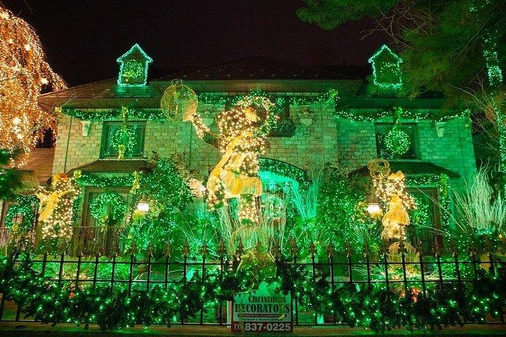 ダイカーハイツのクリスマスイルミネーションとNYCスカイラインビューバスツアー