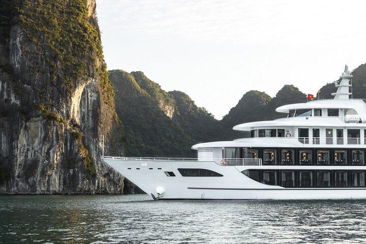 Premium Sea Octopus Cruise – Halong Bay Tagestour von Hanoi