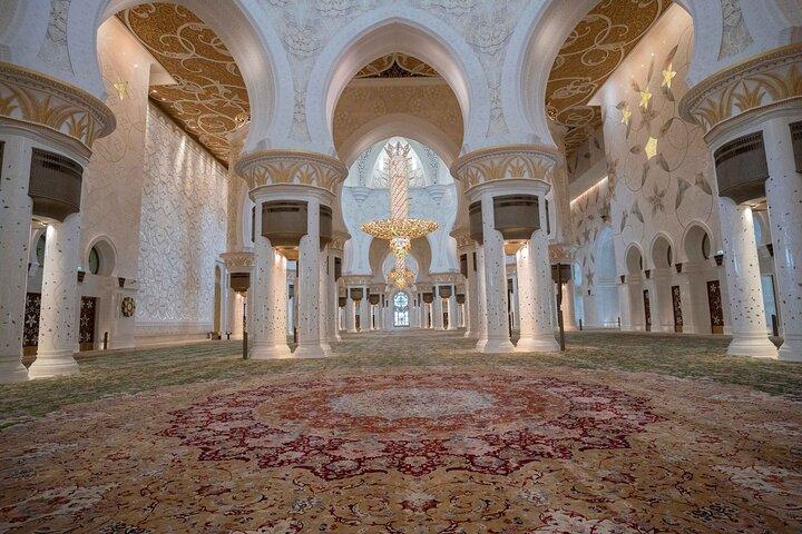 Visite de la grande mosquée Sheikh Zayed avec entrée au musée du Louvre