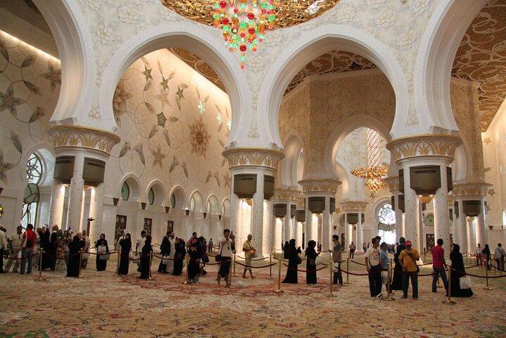 Visite de la grande mosquée Sheikh Zayed avec entrée au musée du Louvre